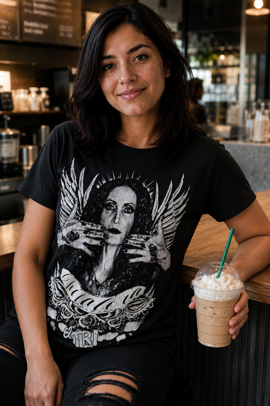 PLAYERA CHELA LORA